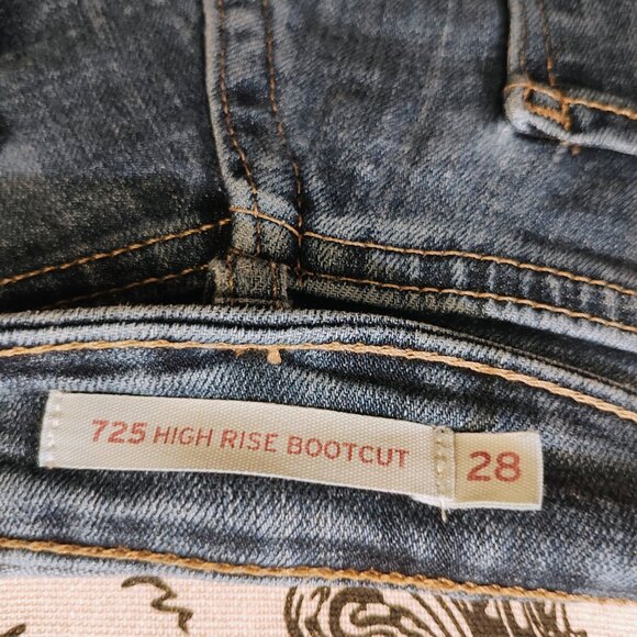 Levi's 725 High Rise Bootcut, Size 28, Gently Used - Picture 4 of 5